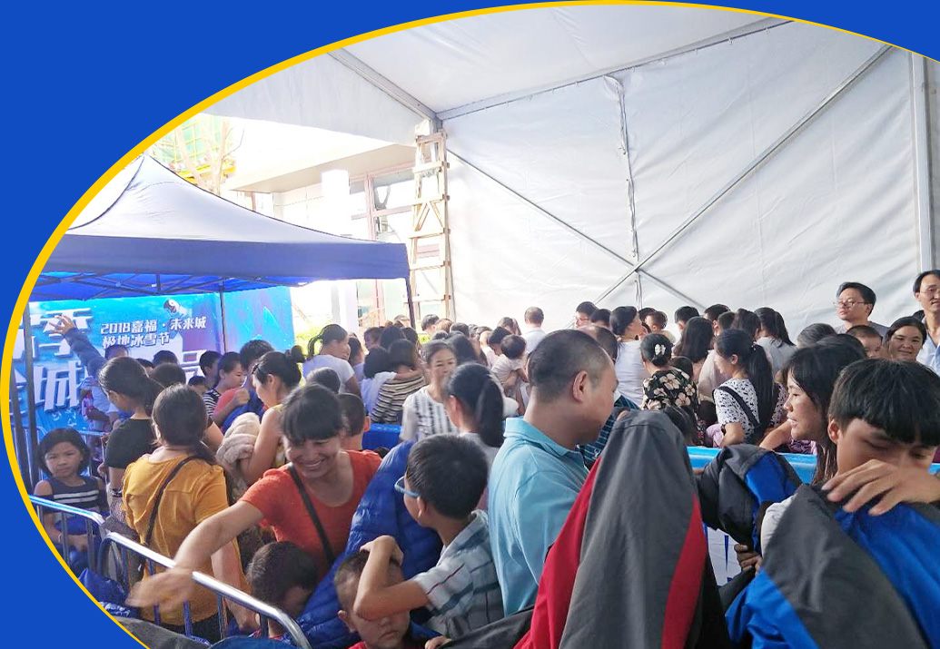 冰雕现场火爆人气